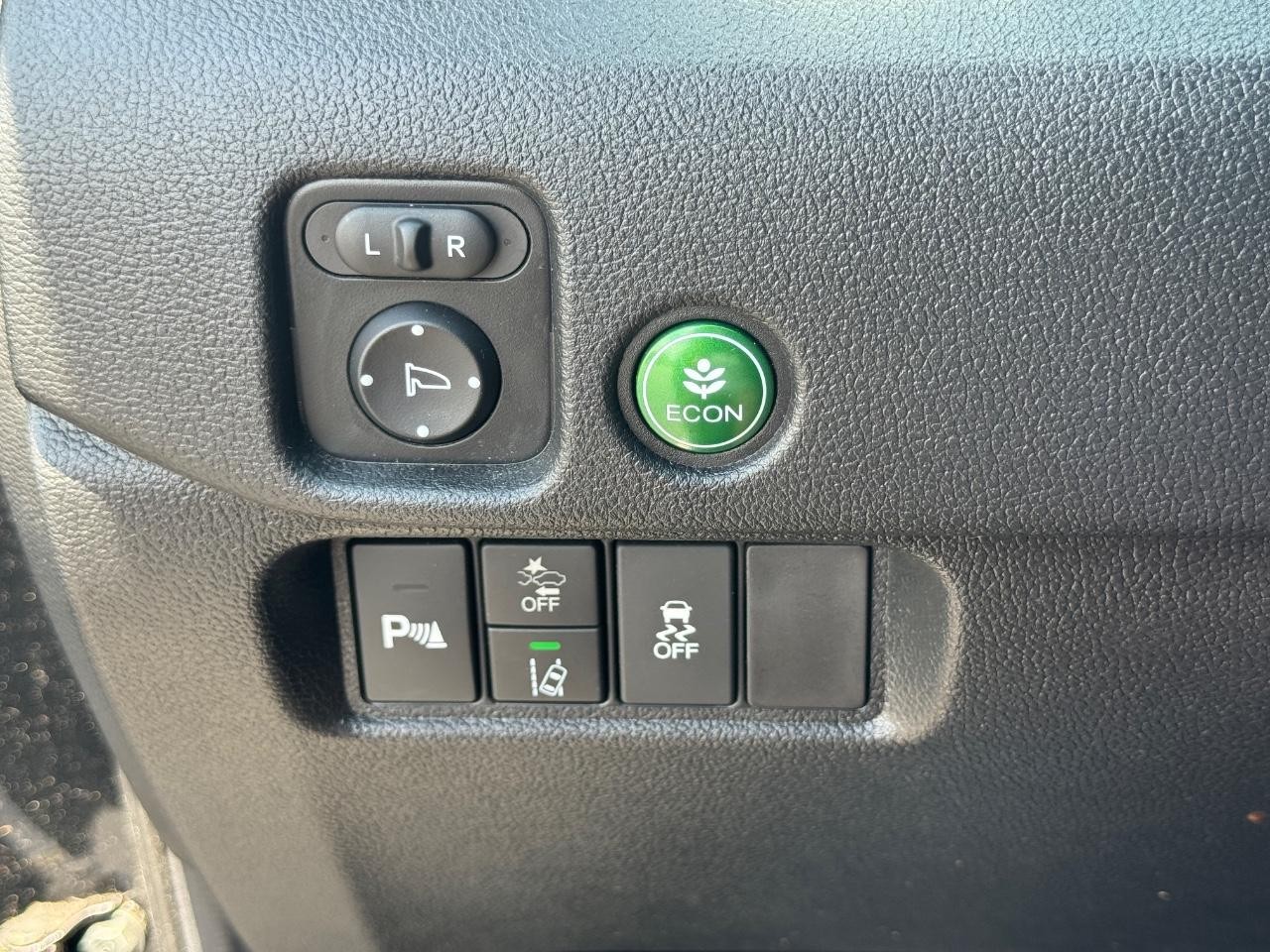 Honda Passport Vehicle Full-screen Gallery Image 24