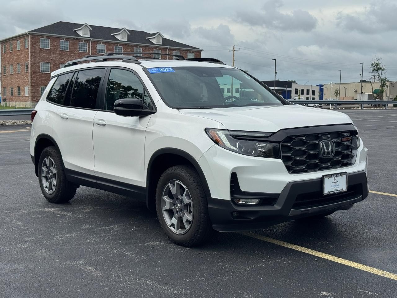 Honda Passport Vehicle Full-screen Gallery Image 02