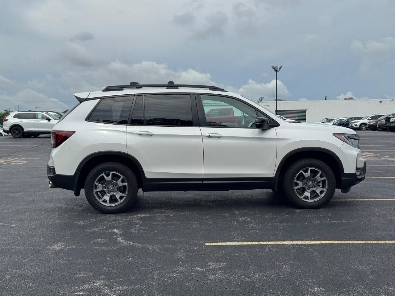 Honda Passport Vehicle Full-screen Gallery Image 03