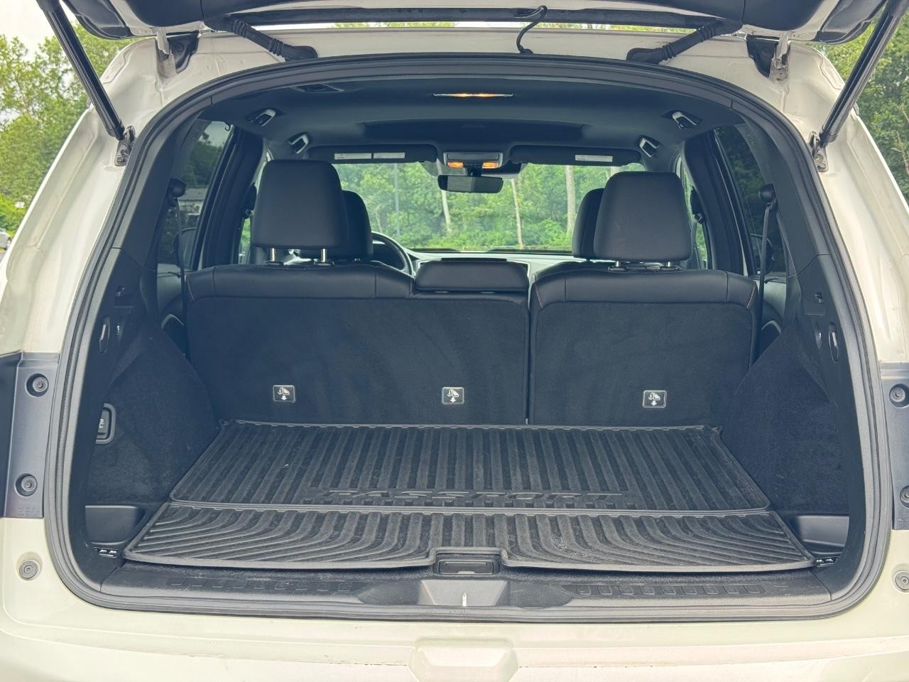 Honda Passport Vehicle Full-screen Gallery Image 05