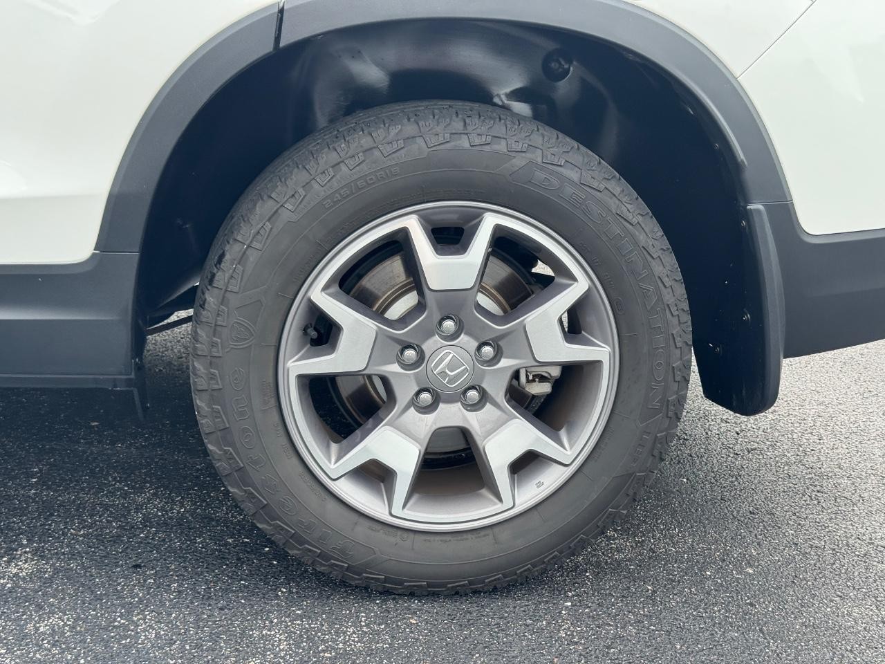 Honda Passport Vehicle Full-screen Gallery Image 08