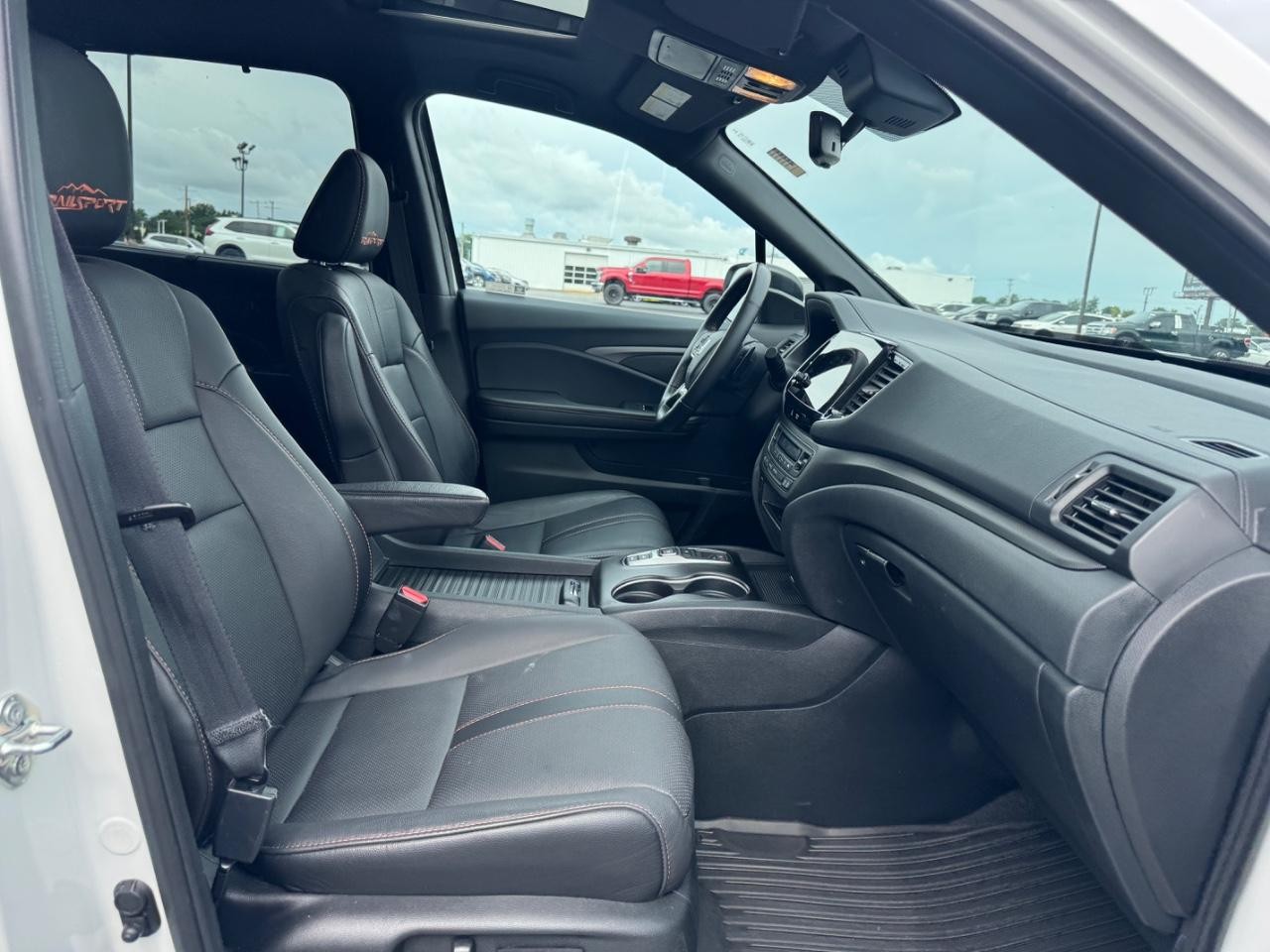 Honda Passport Vehicle Full-screen Gallery Image 18