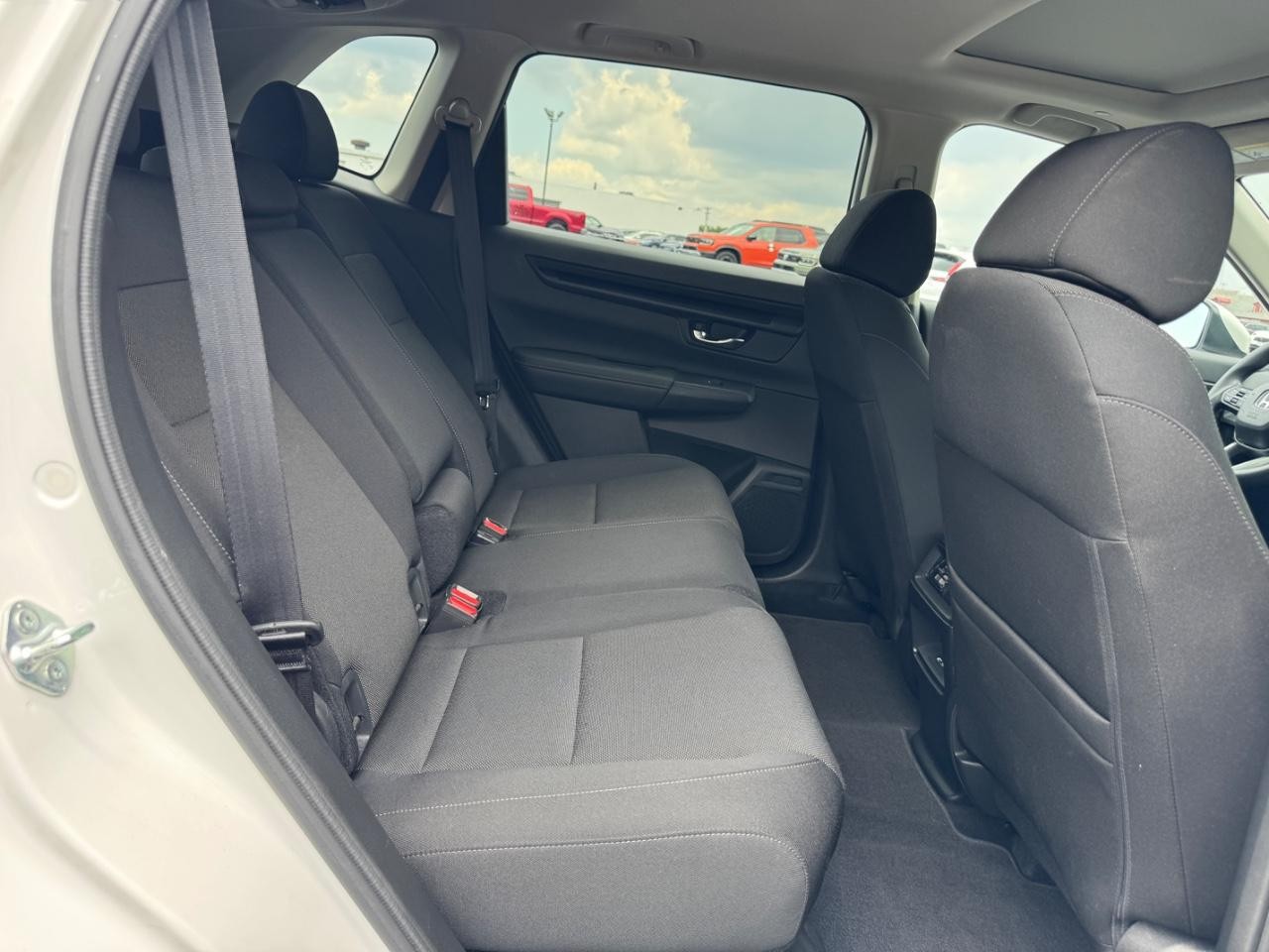 Honda CR-V Vehicle Full-screen Gallery Image 11