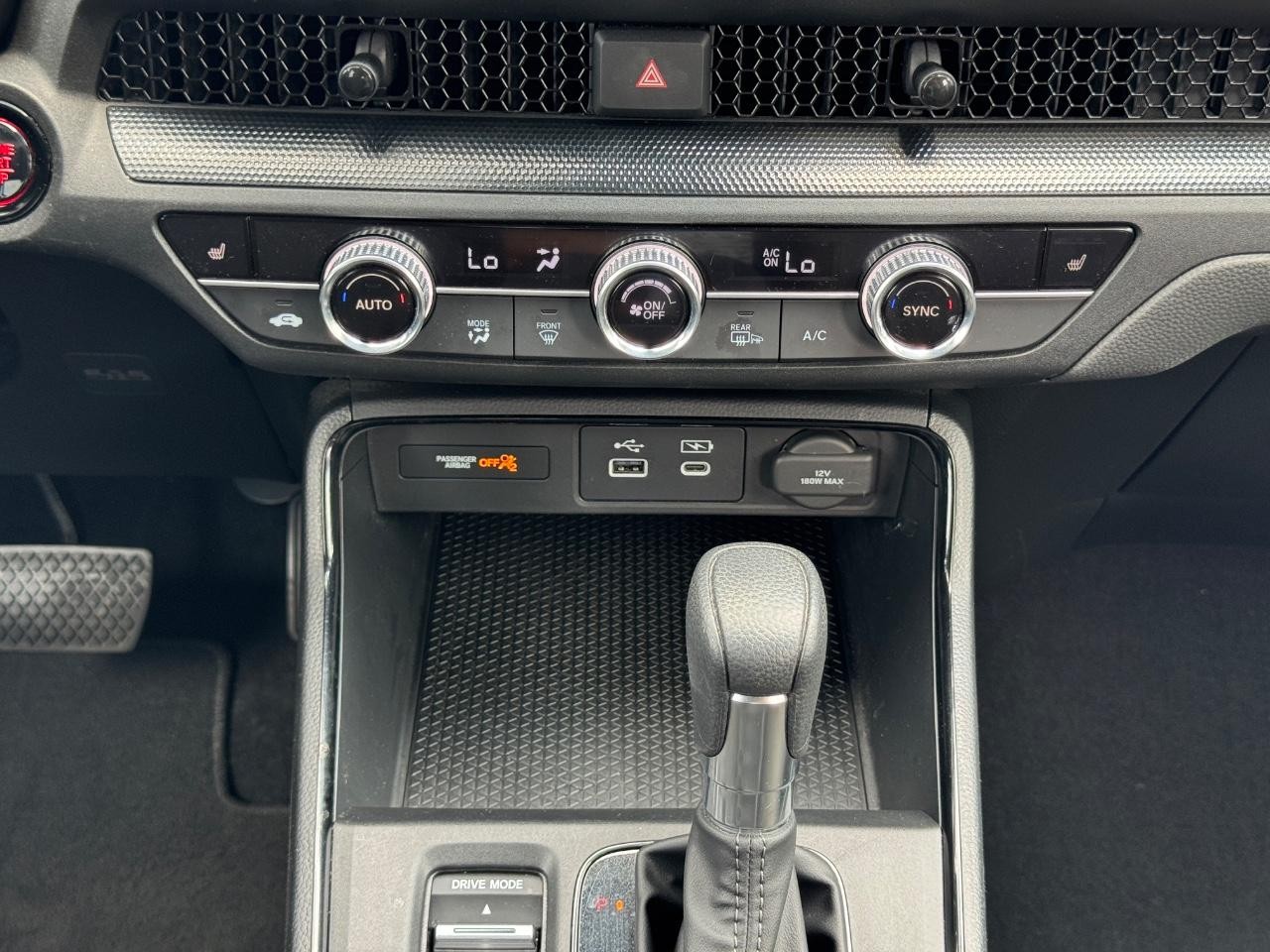 Honda CR-V Vehicle Full-screen Gallery Image 15
