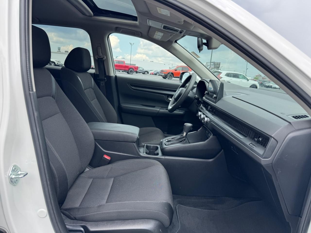 Honda CR-V Vehicle Full-screen Gallery Image 18