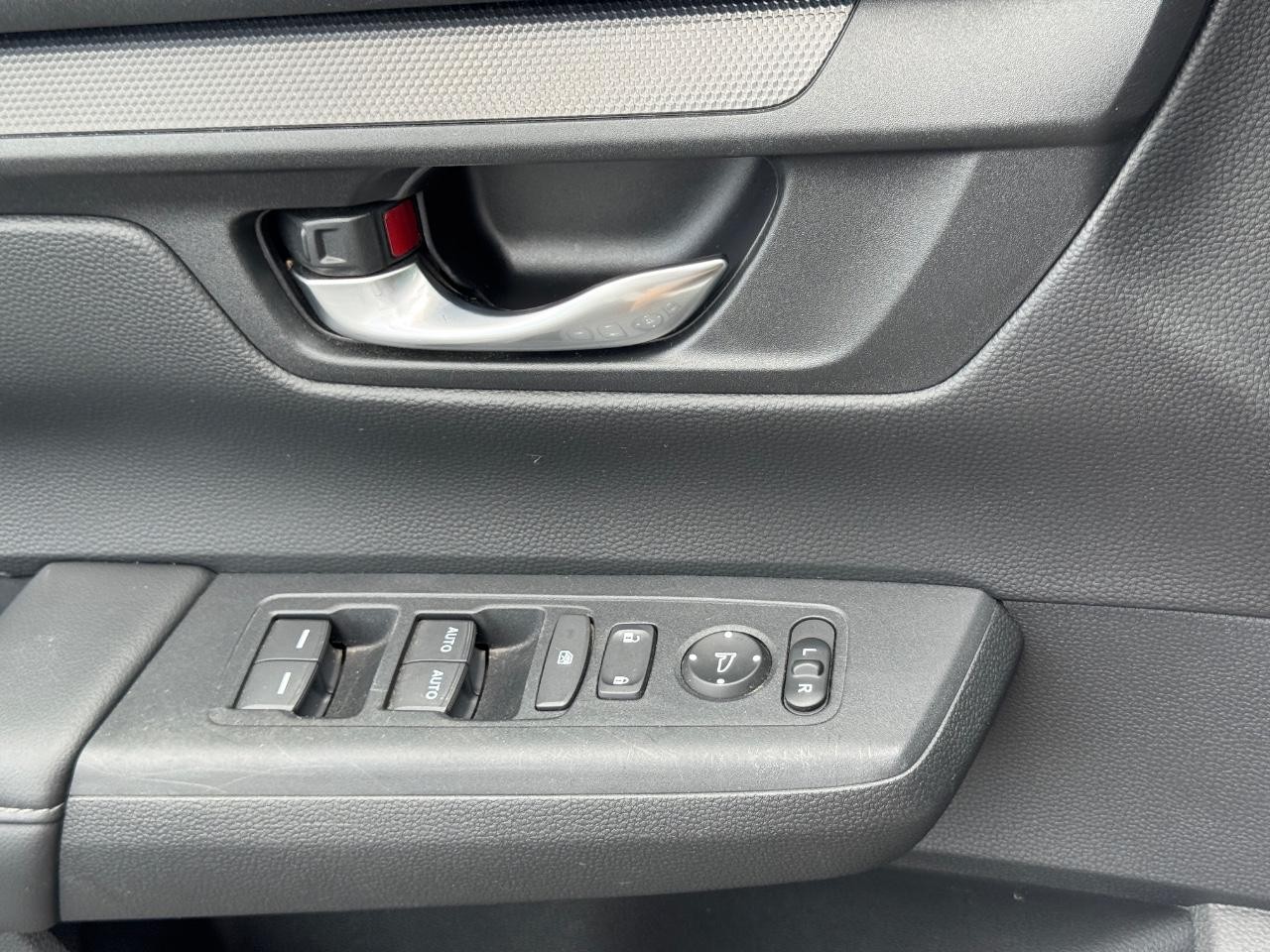 Honda CR-V Vehicle Full-screen Gallery Image 26