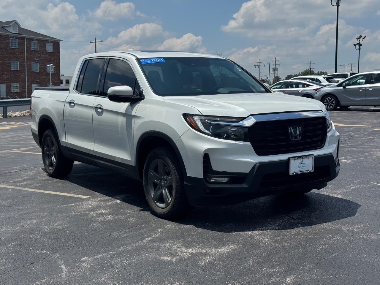Honda Ridgeline Vehicle Full-screen Gallery Image 02