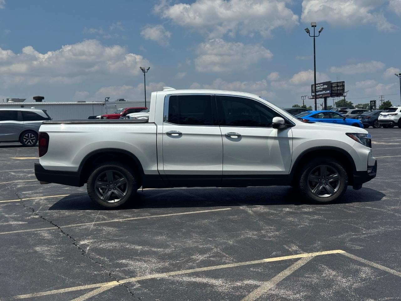 Honda Ridgeline Vehicle Full-screen Gallery Image 03