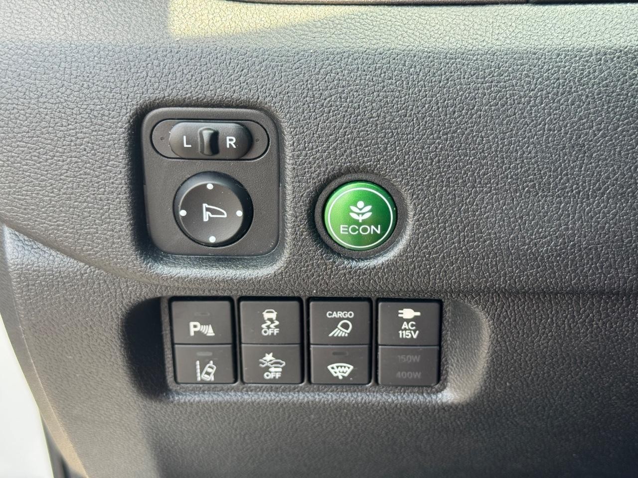 Honda Ridgeline Vehicle Full-screen Gallery Image 24