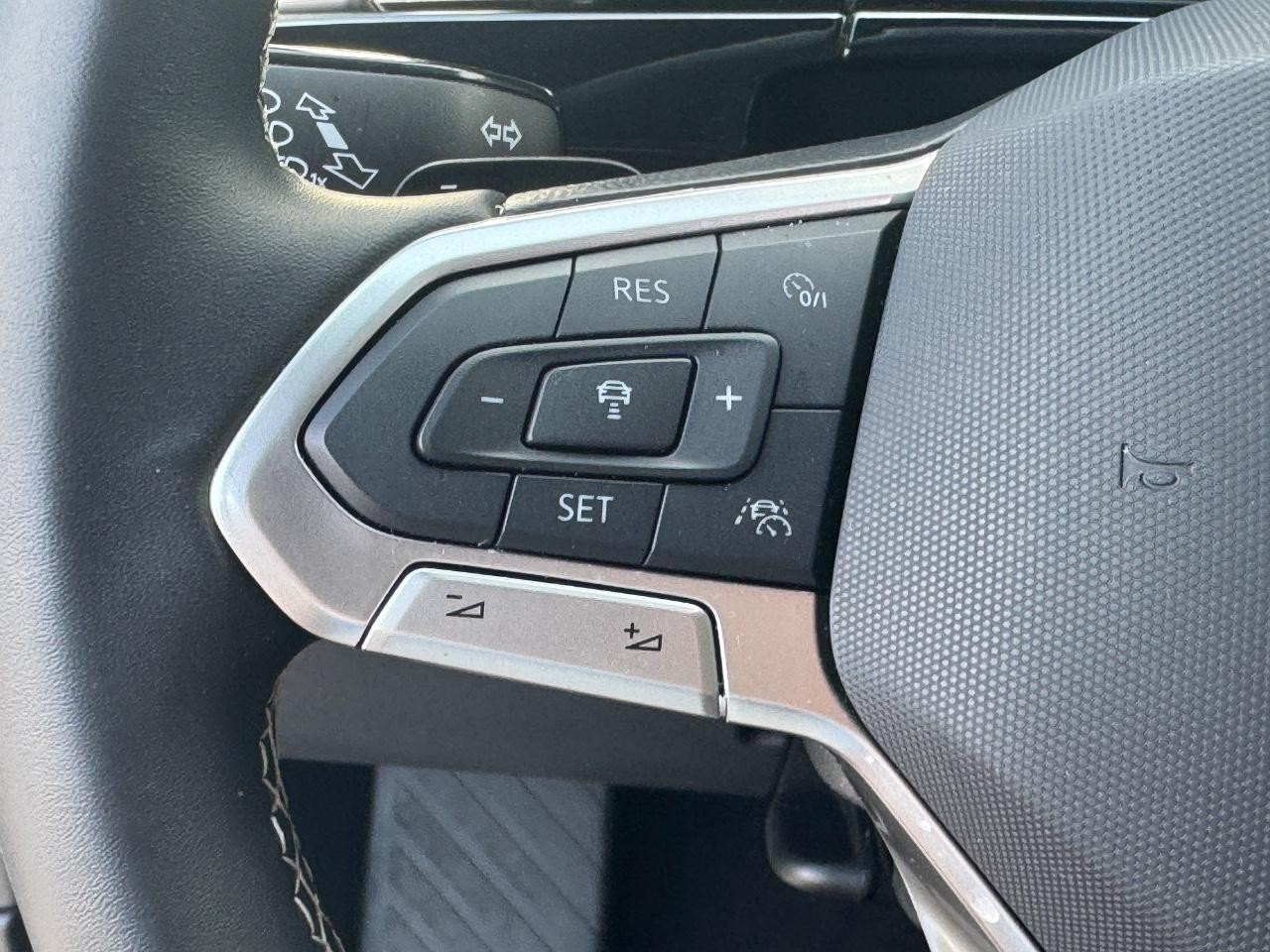 Volkswagen Atlas Cross Sport Vehicle Full-screen Gallery Image 20
