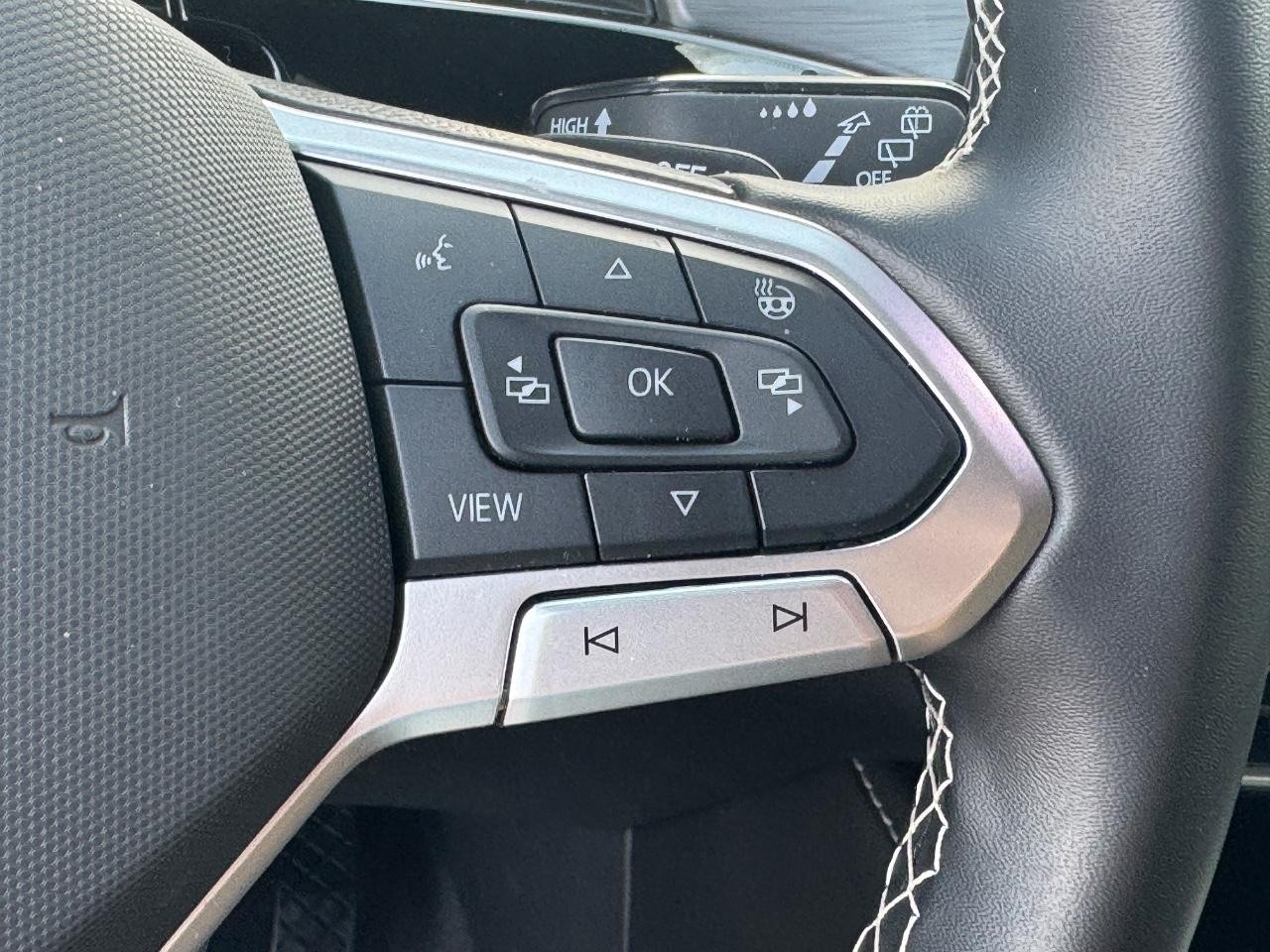 Volkswagen Atlas Cross Sport Vehicle Full-screen Gallery Image 21