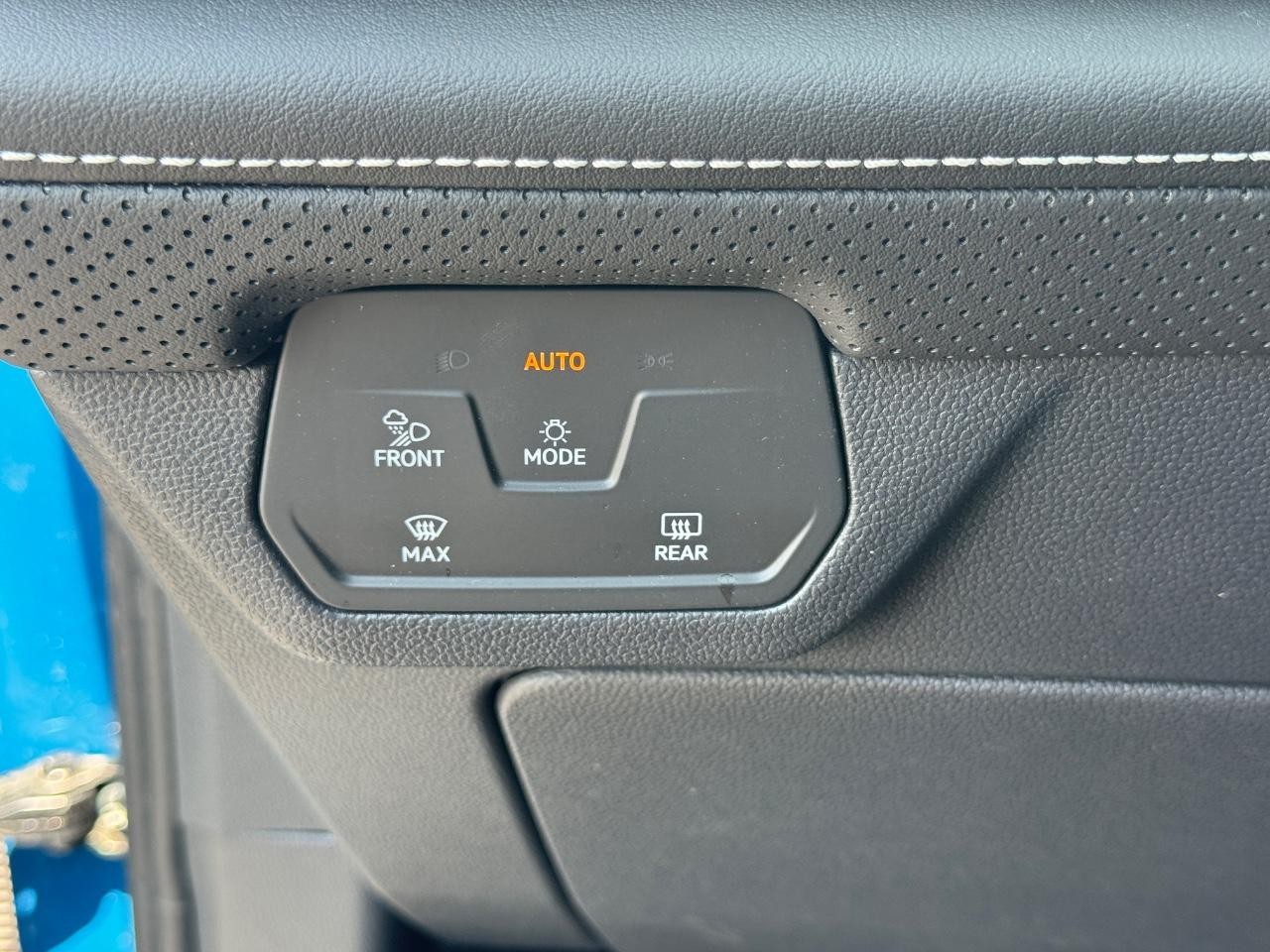 Volkswagen Atlas Cross Sport Vehicle Full-screen Gallery Image 22