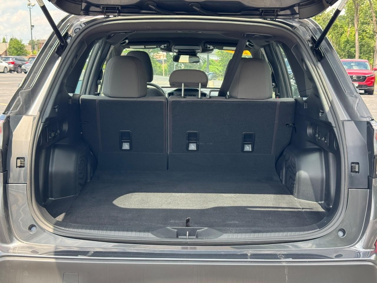 Subaru Forester Vehicle Full-screen Gallery Image 05