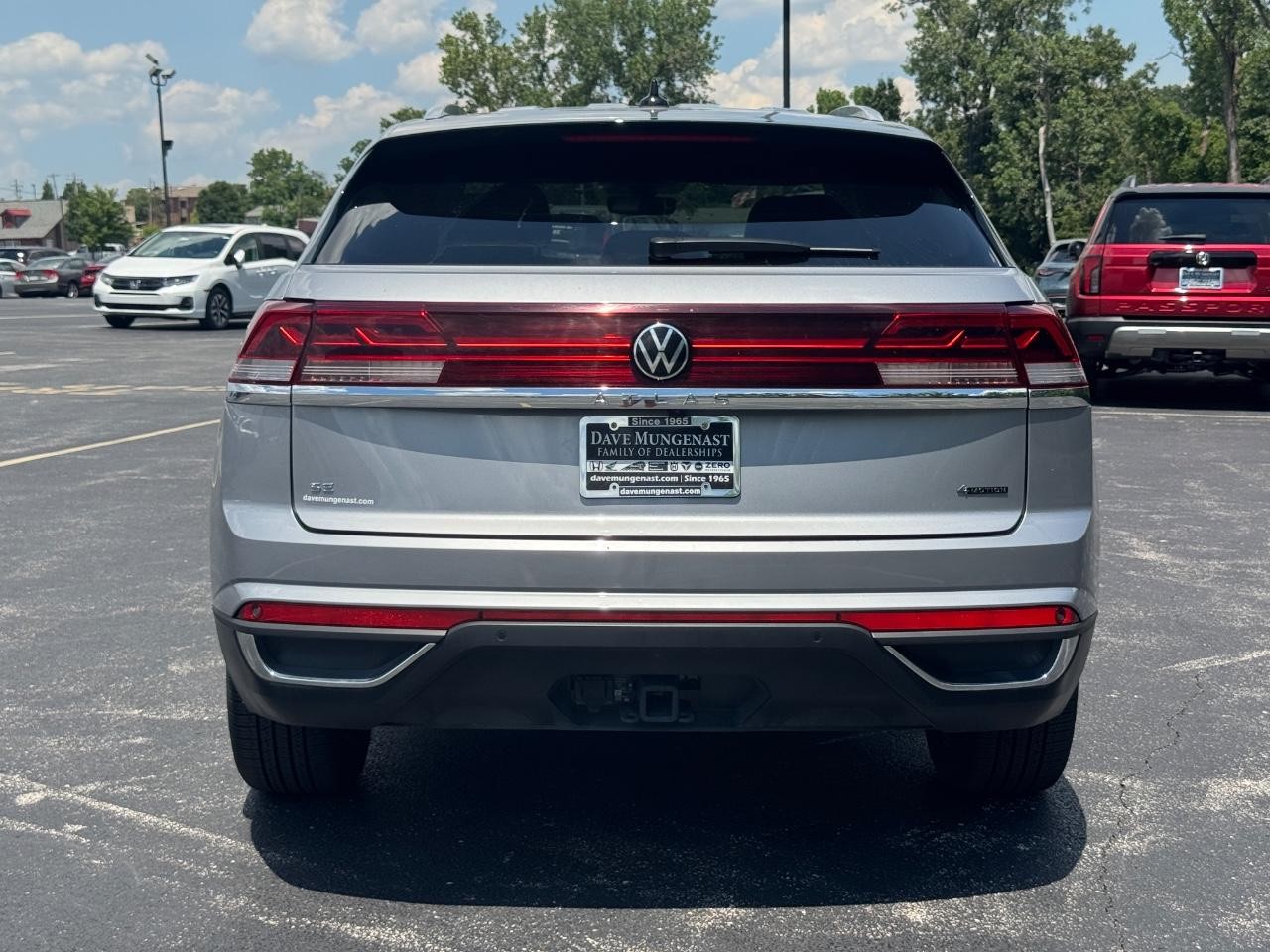 Volkswagen Atlas Cross Sport Vehicle Full-screen Gallery Image 06