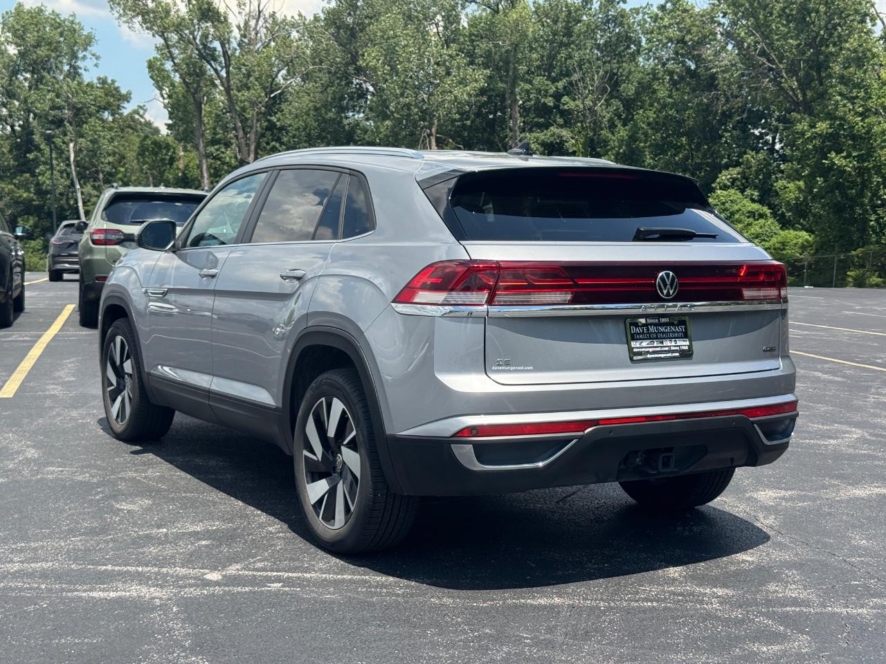 Volkswagen Atlas Cross Sport Vehicle Full-screen Gallery Image 07