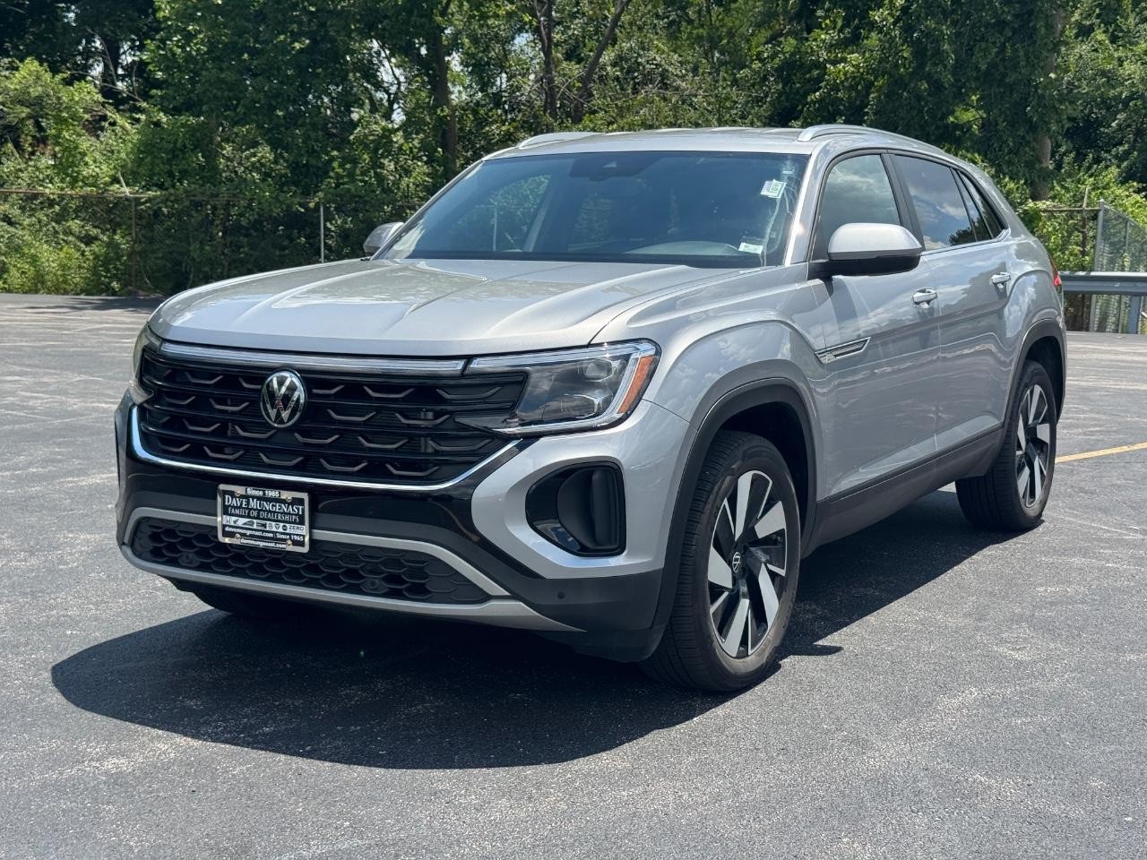 Volkswagen Atlas Cross Sport Vehicle Full-screen Gallery Image 09