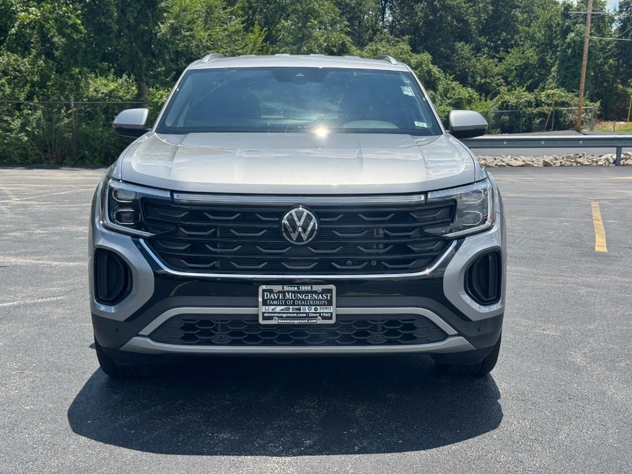 Volkswagen Atlas Cross Sport Vehicle Full-screen Gallery Image 10