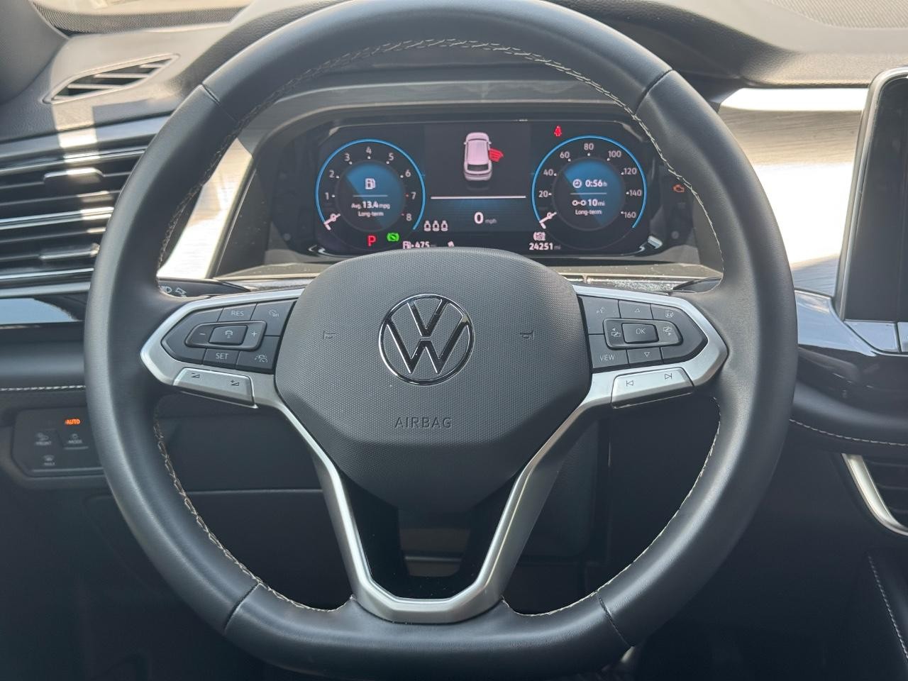 Volkswagen Atlas Cross Sport Vehicle Full-screen Gallery Image 13