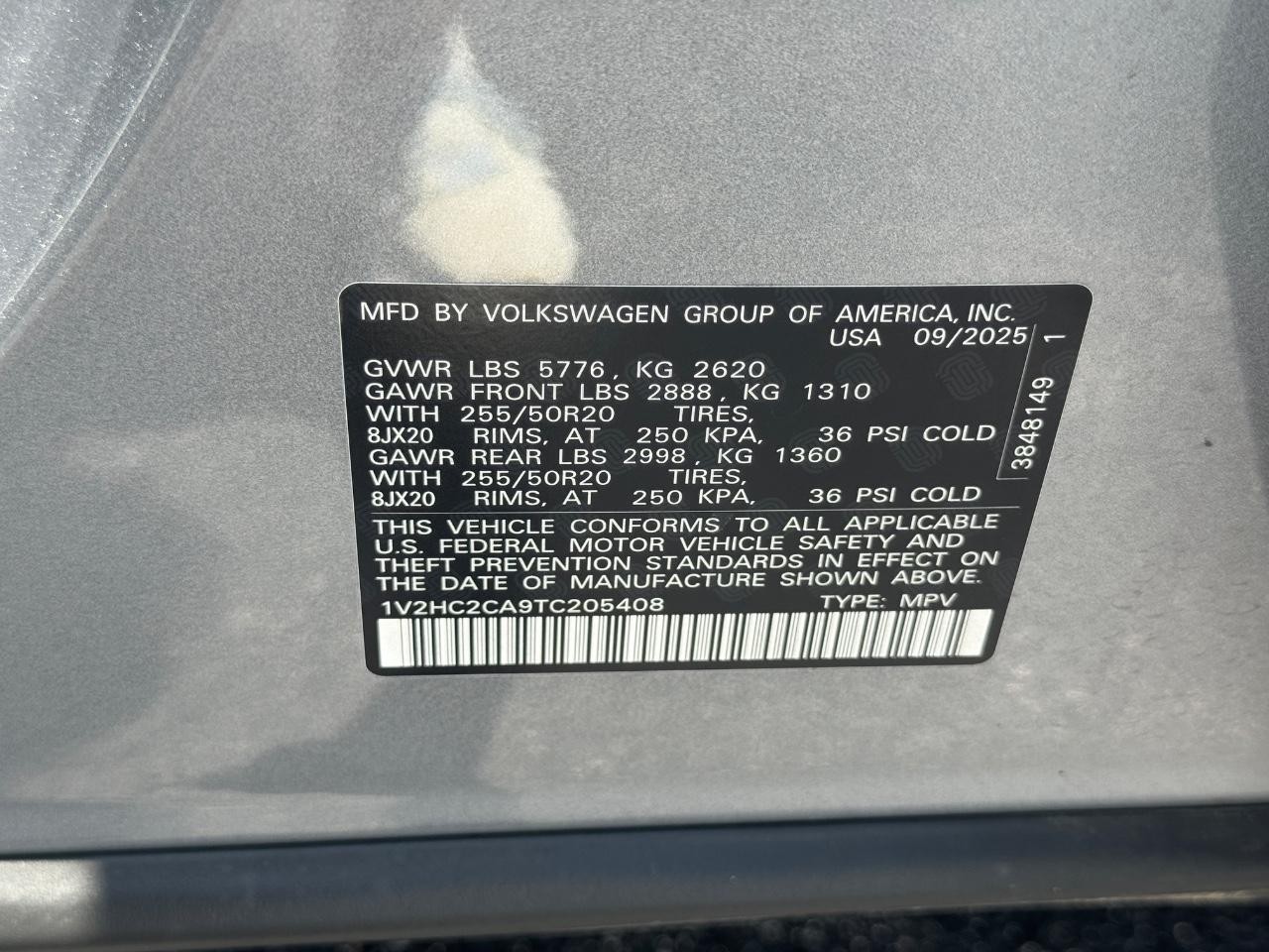 Volkswagen Atlas Cross Sport Vehicle Full-screen Gallery Image 24