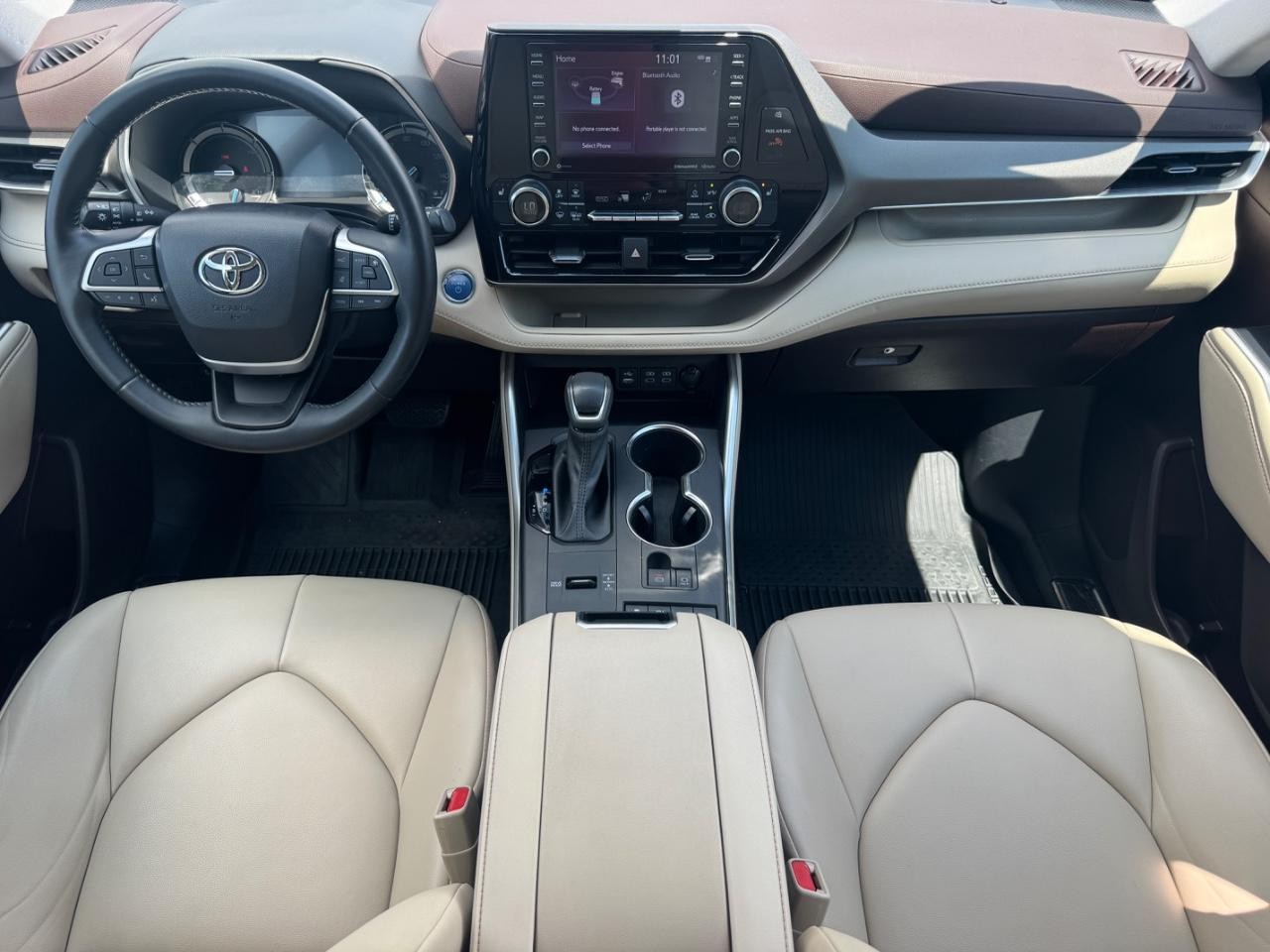 Toyota Highlander Vehicle Full-screen Gallery Image 13