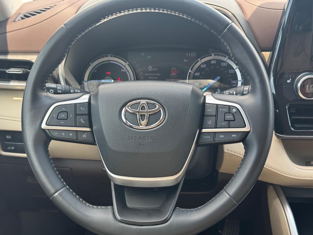 Toyota Highlander Vehicle Full-screen Gallery Image 14