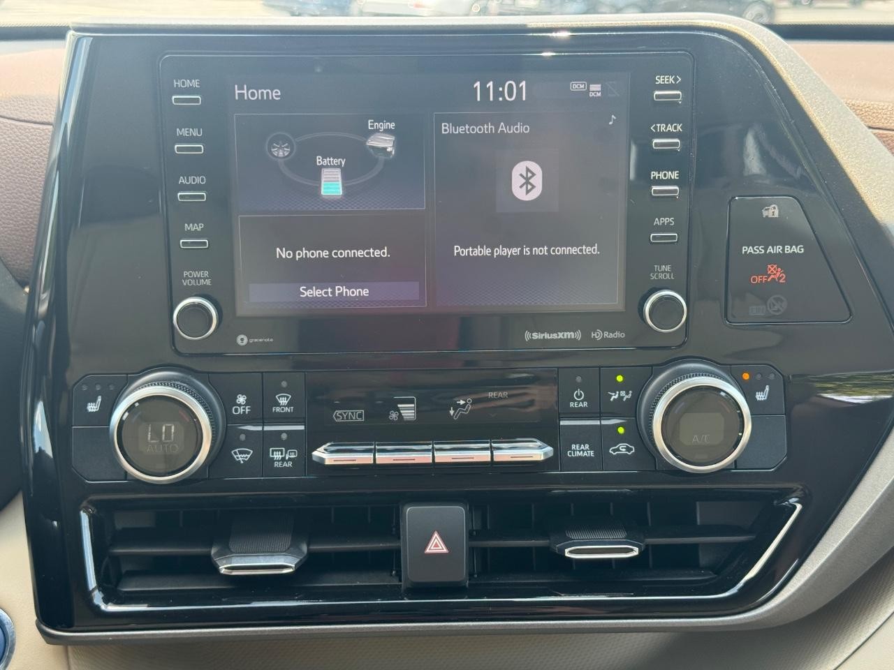 Toyota Highlander Vehicle Full-screen Gallery Image 15