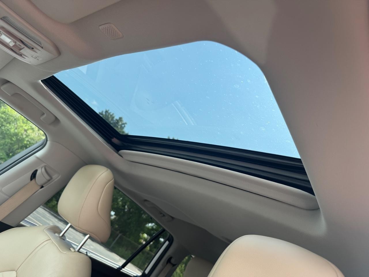 Toyota Highlander Vehicle Full-screen Gallery Image 20