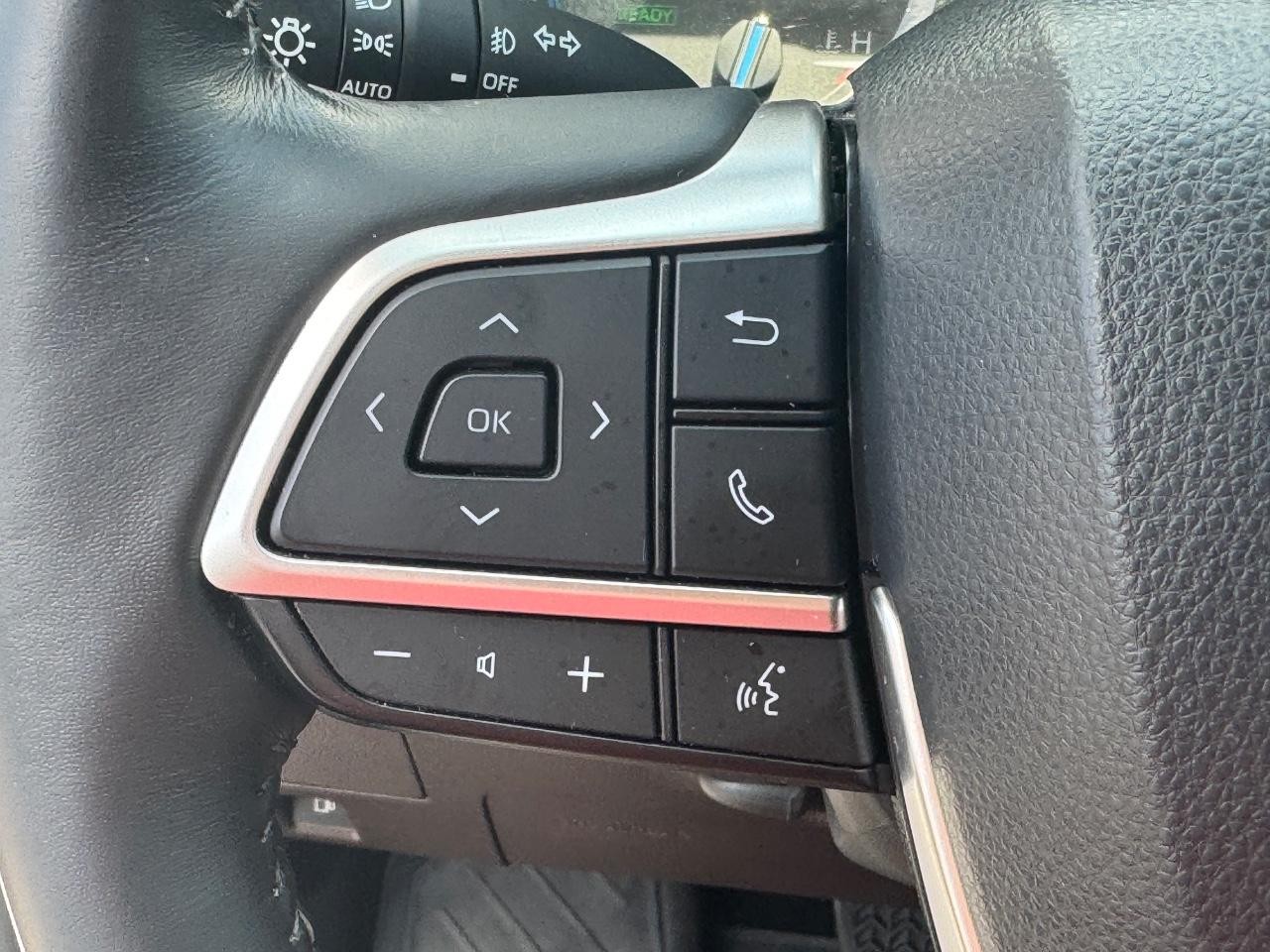 Toyota Highlander Vehicle Full-screen Gallery Image 22