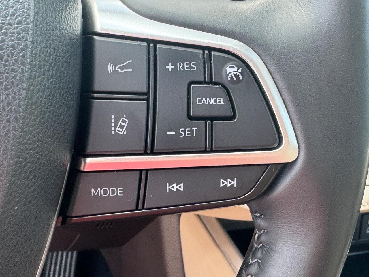 Toyota Highlander Vehicle Full-screen Gallery Image 23