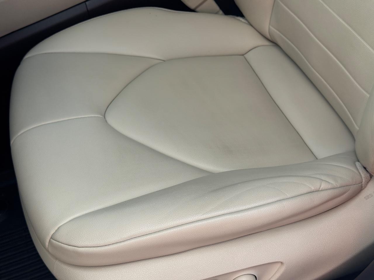 Toyota Highlander Vehicle Full-screen Gallery Image 27