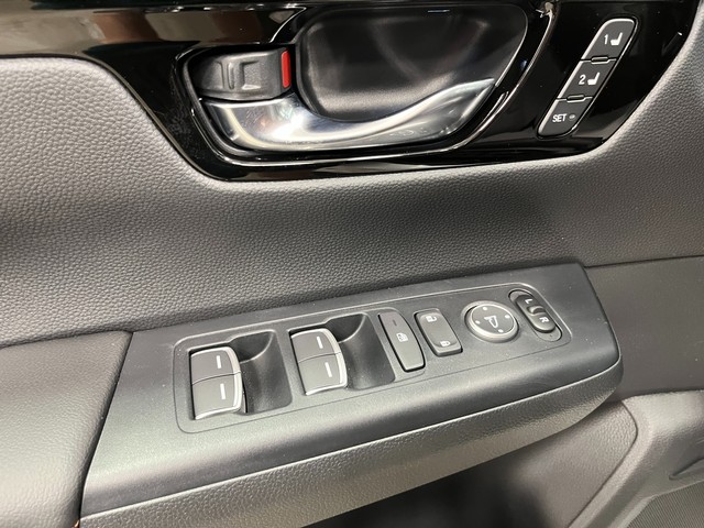 Honda CR-V Hybrid Vehicle Full-screen Gallery Image 16