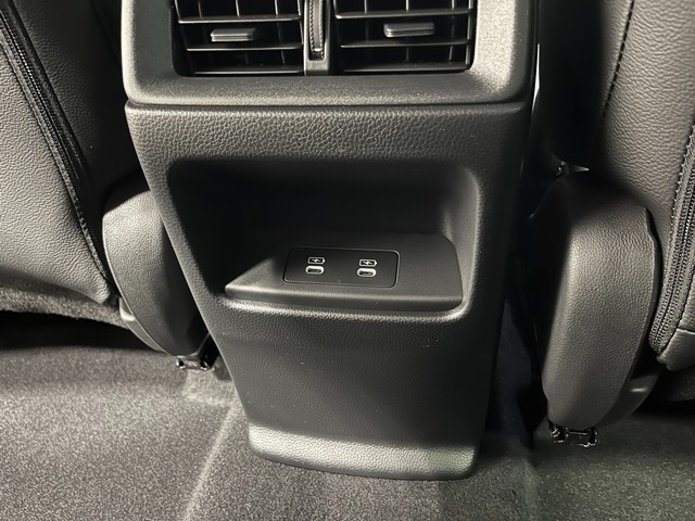 Honda CR-V Hybrid Vehicle Full-screen Gallery Image 27