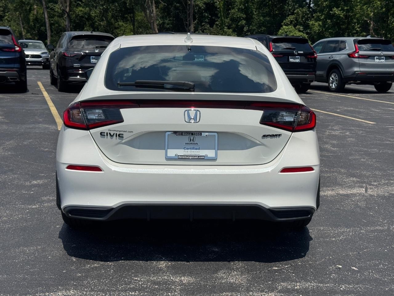 Honda Civic Hatchback Vehicle Full-screen Gallery Image 06