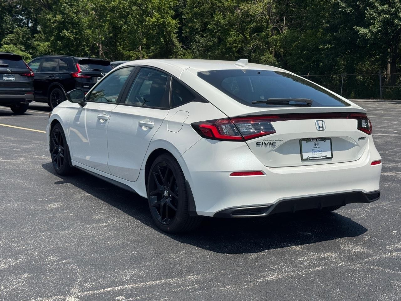 Honda Civic Hatchback Vehicle Full-screen Gallery Image 07