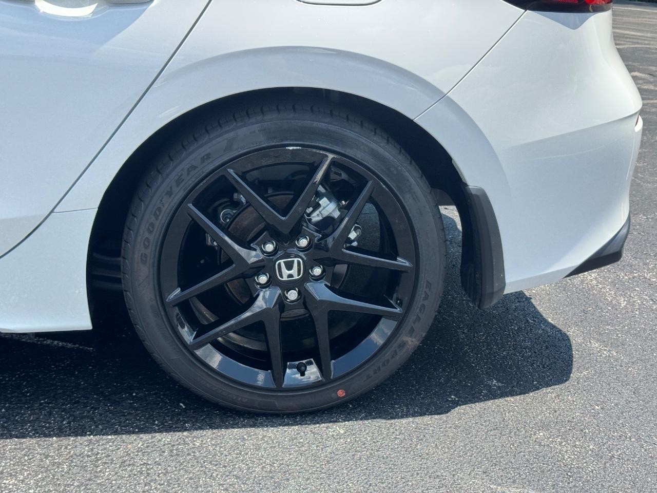 Honda Civic Hatchback Vehicle Full-screen Gallery Image 08