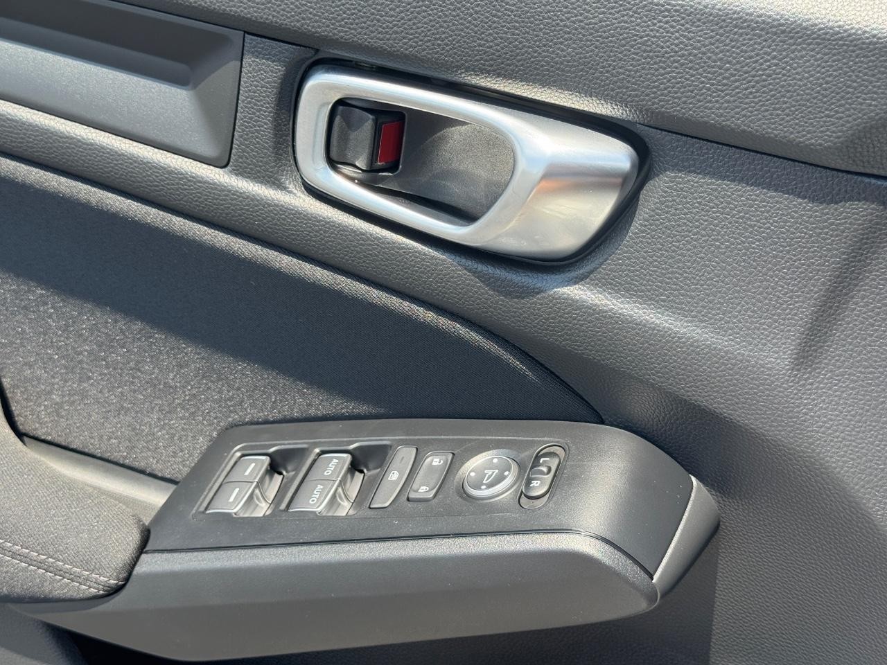 Honda Civic Hatchback Vehicle Full-screen Gallery Image 24