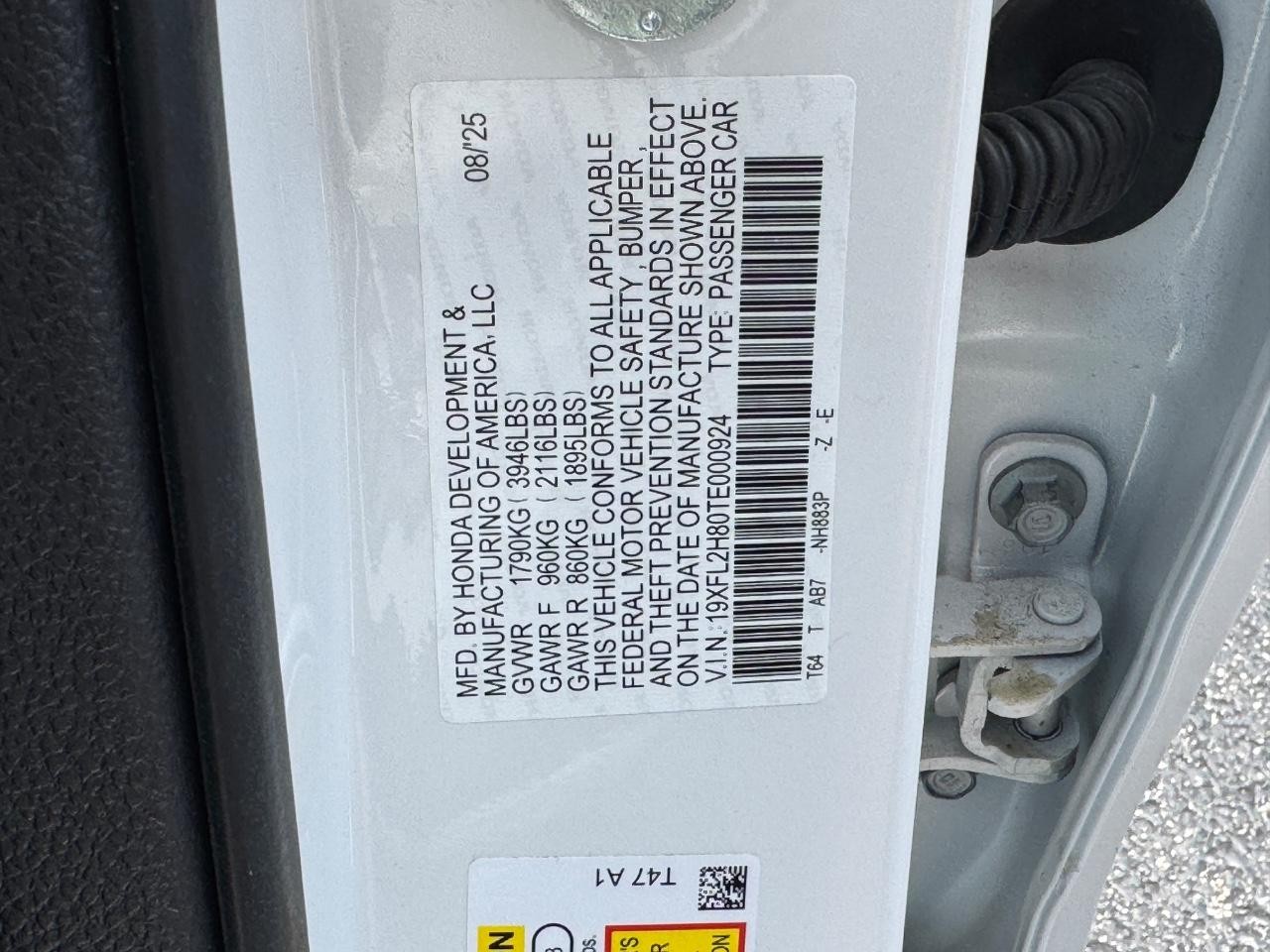 Honda Civic Hatchback Vehicle Full-screen Gallery Image 26