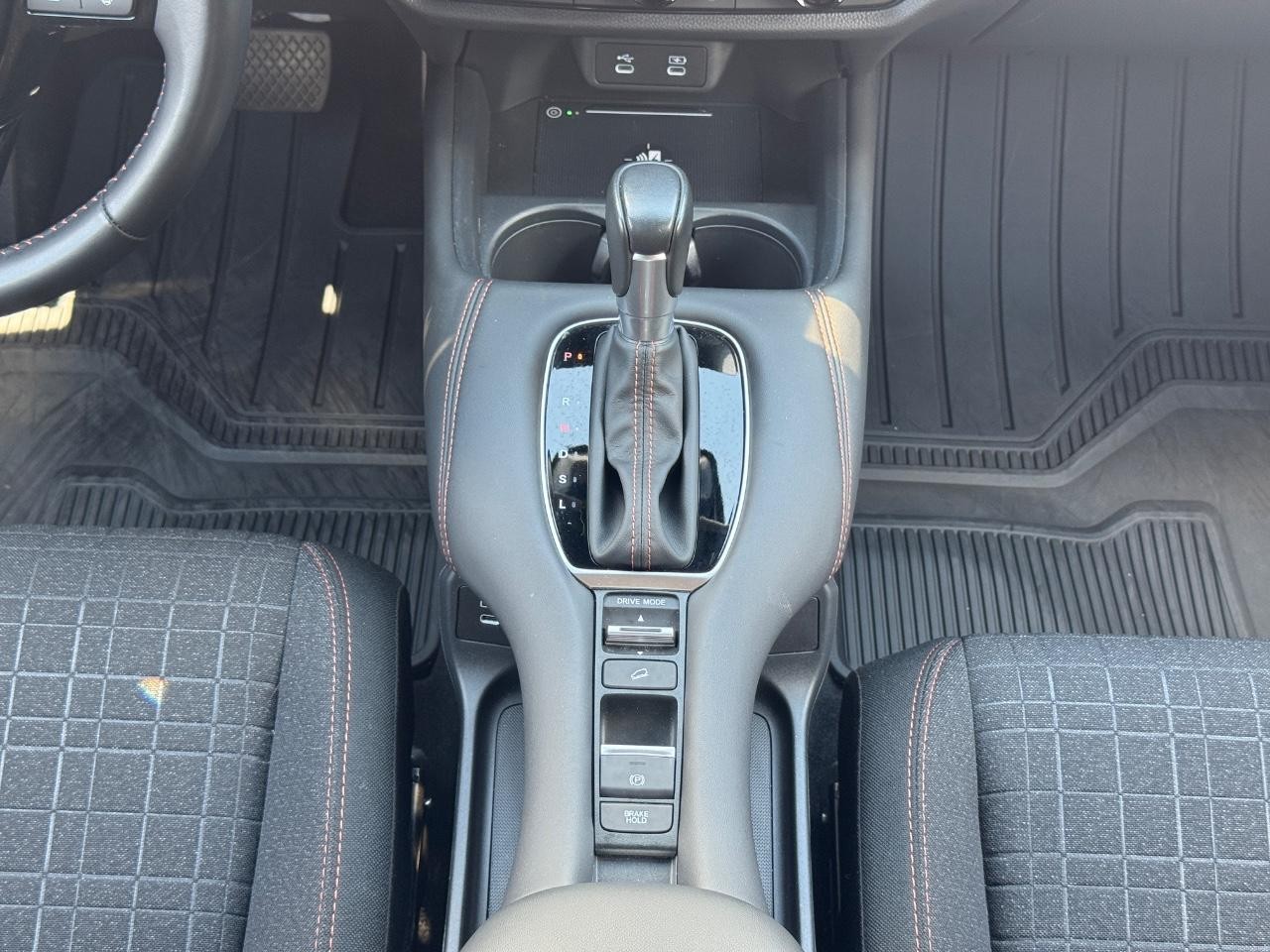 Honda HR-V Vehicle Full-screen Gallery Image 16