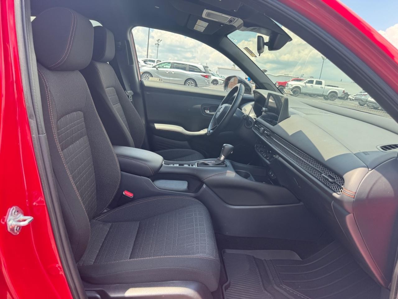 Honda HR-V Vehicle Full-screen Gallery Image 17