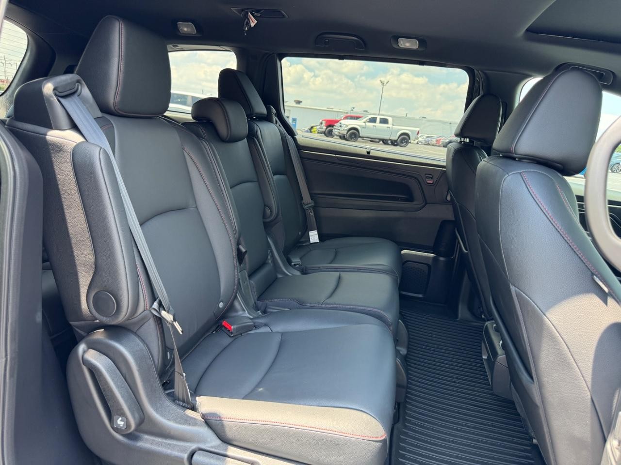 Honda Odyssey Vehicle Full-screen Gallery Image 11