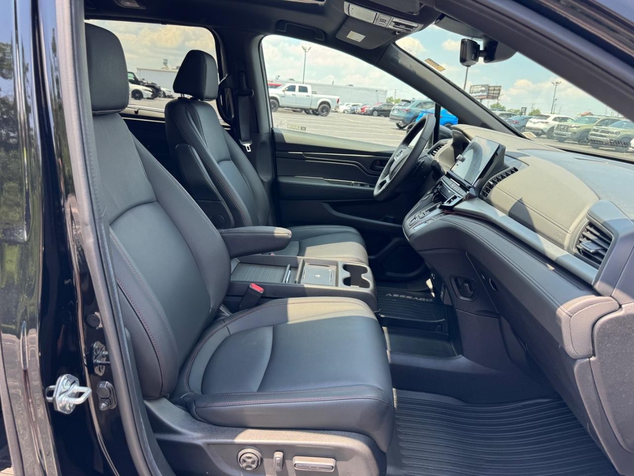 Honda Odyssey Vehicle Full-screen Gallery Image 18