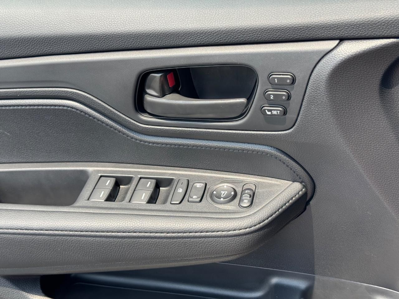 Honda Odyssey Vehicle Full-screen Gallery Image 25