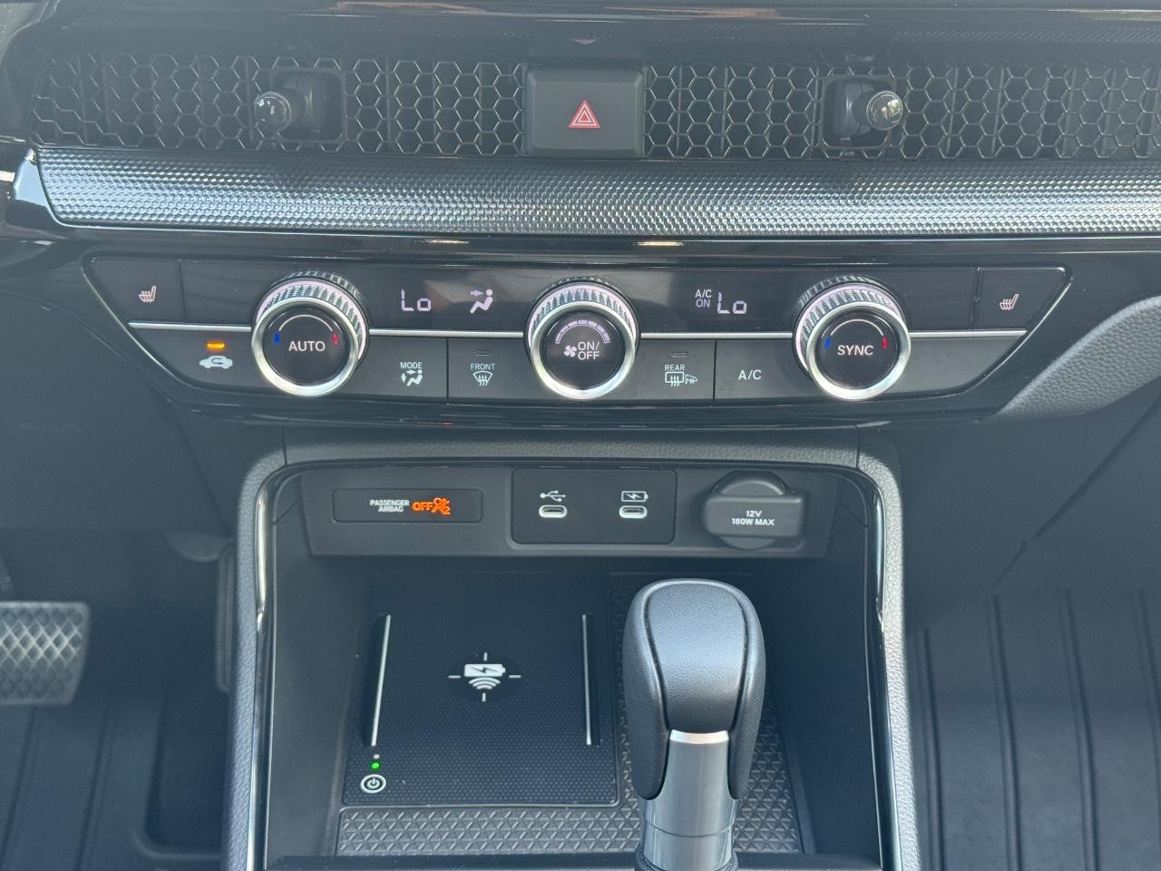 Honda CR-V Vehicle Full-screen Gallery Image 15