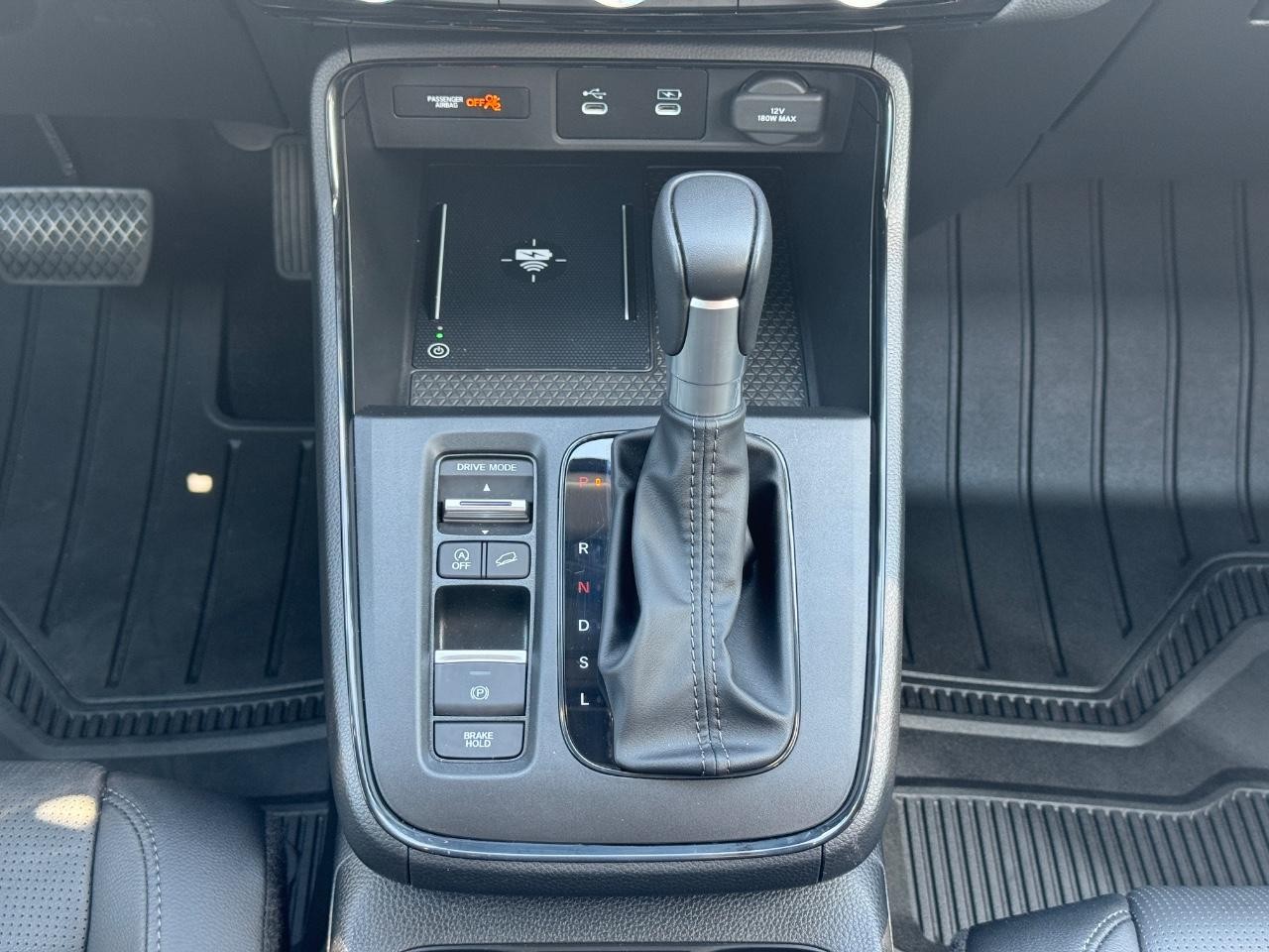 Honda CR-V Vehicle Full-screen Gallery Image 16