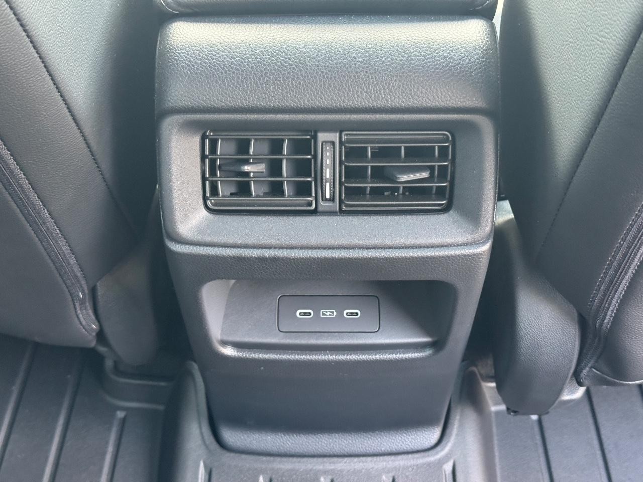 Honda CR-V Vehicle Full-screen Gallery Image 17