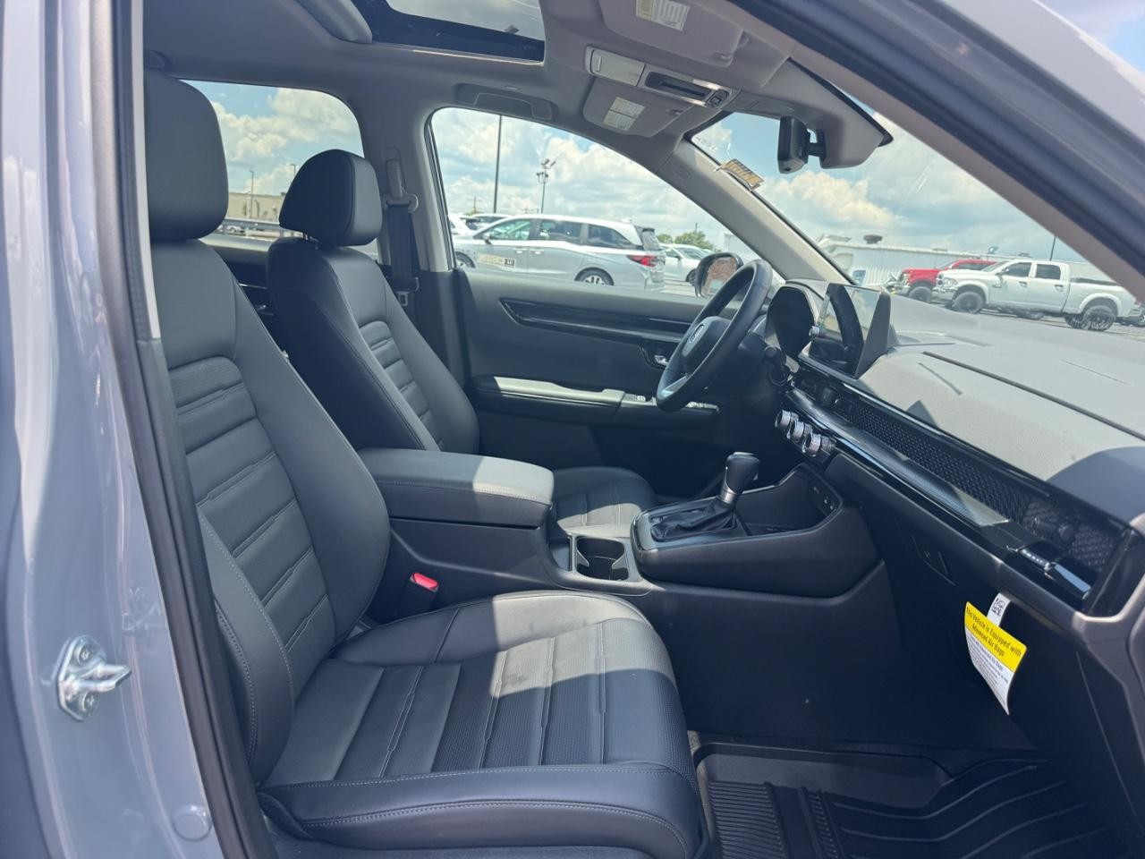 Honda CR-V Vehicle Full-screen Gallery Image 18