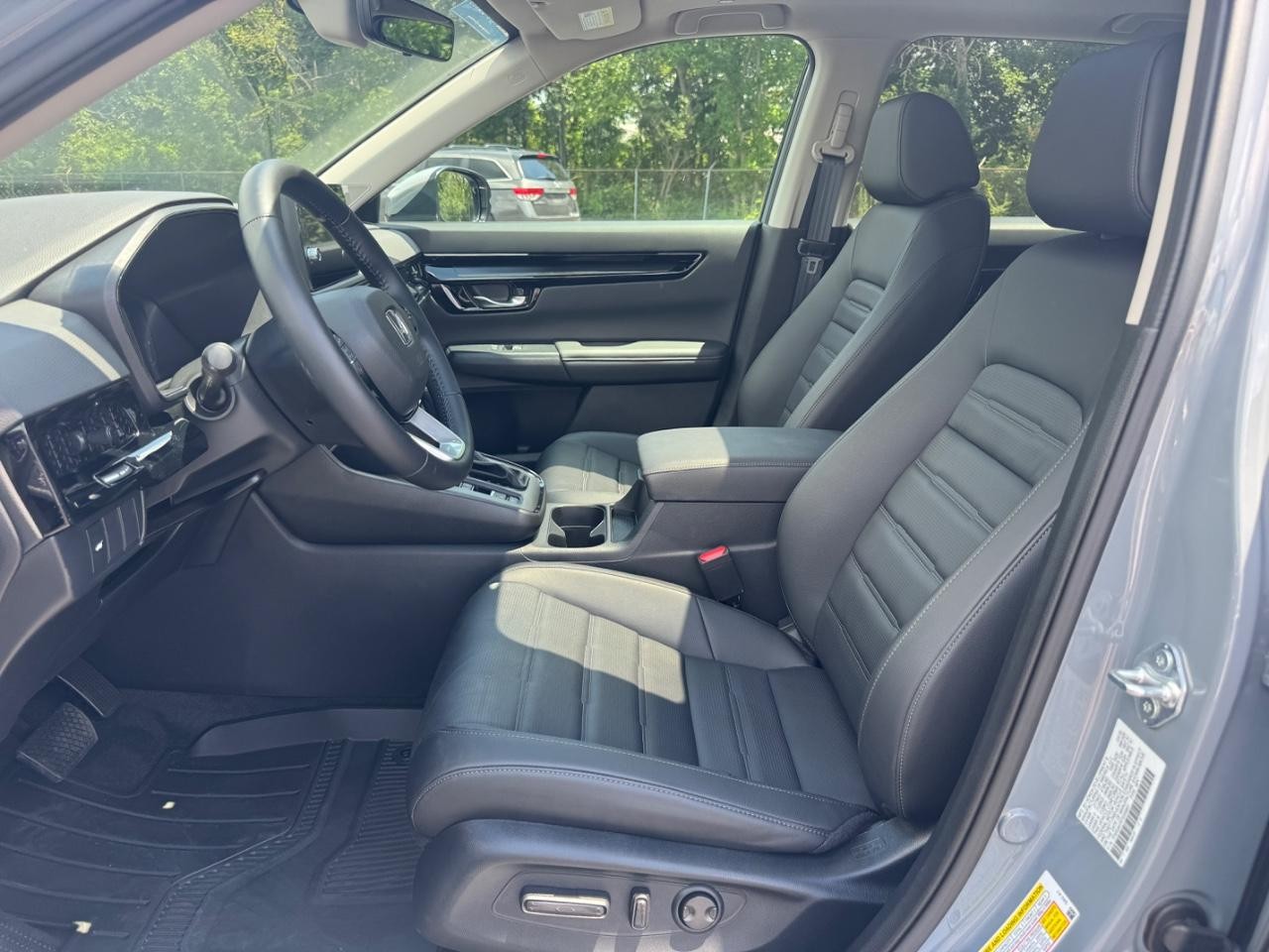 Honda CR-V Vehicle Full-screen Gallery Image 19