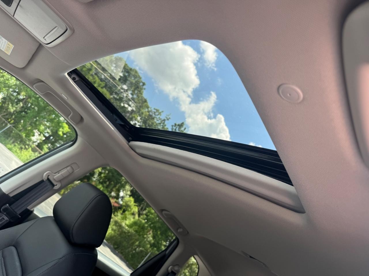 Honda CR-V Vehicle Full-screen Gallery Image 20