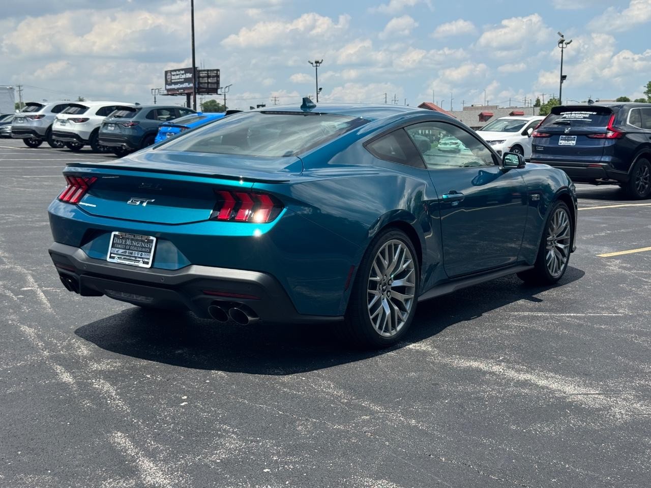 Ford Mustang Vehicle Full-screen Gallery Image 04