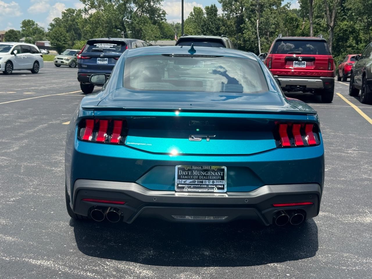 Ford Mustang Vehicle Full-screen Gallery Image 06